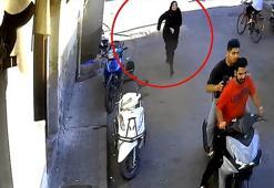 Adana’da gasp anı kamerada! Çantayı alıp motosiklete atlayarak kaçtı, şüphelinin peşinden koştu