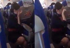 Uçakta akılalmaz olay! Hostes diz çöküp ağladı: 'Sırtına tekme atmak istiyorum'