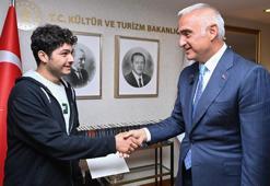 Bakan Ersoy, Türkiye derecesi elde eden Ahmet Deniz'i ağırladı