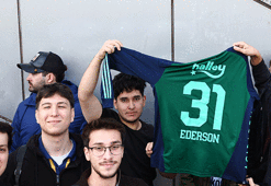 Fenerbahçe'de Ederson, imza gününde taraftarla buluştu