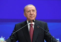 Son dakika... İzmir AK Parti'ye geçti! Cemil Tugay'ın rozetini Cumhurbaşkanı Erdoğan taktı
