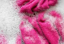 Çamaşır suyu ve yumuşatıcı tuzağı! Mikrofiber bezlerin ömrünü uzatmanın yolları