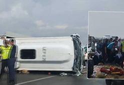 Antalya'da midibüs kaygan yolda devrildi! Yaralılar var
