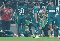 Beşiktaş maçında Kocaelispor oyuncusuna pet bardak atan şüpheliye tutuklama talebi!