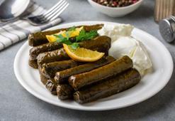 Yaprak sarmanın üzerine tabak koyma geleneği aslında çok önemliymiş! Suyu dağıtıyor