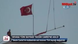 Taksim Camisi’ne devasa Türk bayrağı asıldı