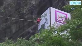 Topuklu ayakkabılarla ip üstünde yürüdüler