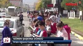 9 bin öğrenci kaldırımda kitap okudu