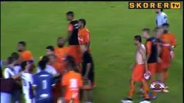 Brezilya'da top toplayıcıyı dövdüler!