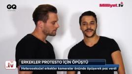Ünlü erkekler protesto için öpüştü!