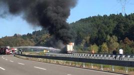 TEM'de TIR yangını! Trafik ulaşıma kapatıldı