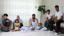 Elleri ve bacakları kesilen babalarının her şeyi oldular