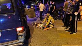 Minibüs ile otomobil çarpıştı: Ortalık savaş alanına döndü