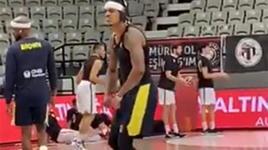 Jarell Eddie, maç önü dansıyla olay oldu...