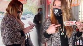 Adana'nın 'Nimet Ablası' şehir dışına kargo ile bilet gönderiyor