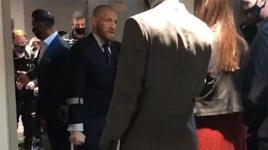 Şoke eden görüntü! McGregor koltuk değnekleriyle terk etti...