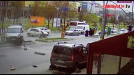 Sultangazi'de ışık ihlali nedeniyle yaşanan kaza kamerada