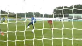 İngiliz Phil Foden'dan idmanda topukla harika gol