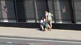 Turistlere fırçalı tuzak