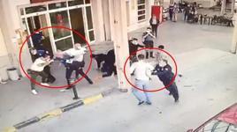 Polisin silahını aldı, dehşet saçtı! Yaralılar var