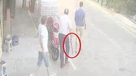 Bir metrelik kılıçla dehşet saçtı, yaralanan esnaf iki kez ölümden döndü