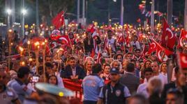 Antalya'dan renkli görüntüler! Binlerce kişi fener alayında yürüdü