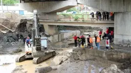 Selde kaybolan iş makinesi operatörünü 105 kişilik ekip arıyor