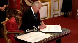 İngiltere'de tarihi an! Charles resmen Kral