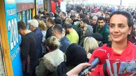 200 milyon liralık büyük ikramiye için Eminönü’nde bilet kuyruğu 