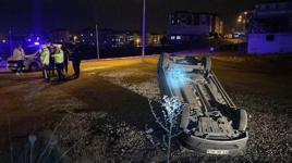 15 yaşındaki ehliyetsiz sürücünün kullandığı otomobil takla attı: O anlar kamerada