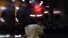  Enkaz altındaki Elif ile itfaiye çavuşunun duygu dolu konuşması