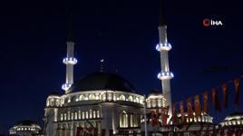 Ay, Venüs ve Jüpiter yakınlaşması Taksim Camii ile birlikte görüntülendi