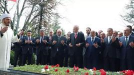 Erdoğan'dan Alparslan Türkeş'in mezarına ziyaret