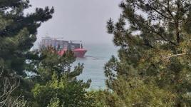 Karaya oturan gemi yan yatmaya başladı