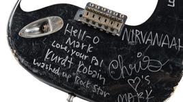 Kurt Cobain’in parçaladığı gitar yaklaşık 600 bin dolara alıcı buldu