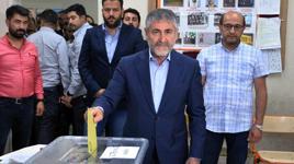 Bakan Nebati, oyunu Mersin'de kullandı
