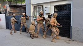 Adana'da suç şebekelerine şafak operasyonu