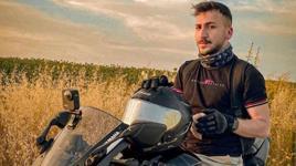 Köpeğe çarptığı kazada can verdi! Motosiklet tutkunu fenomen...