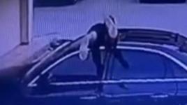 Sunroof'tan girip çaldı! Örümcek adam gibi oto faresi...
