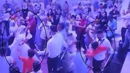 Damat sinirlerine hakim olmadı! Gelinliği çekiştiren çocuğu yere fırlattı