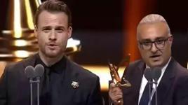 Onur Atilla, Altın Kelebek Ödülleri'nde Kerem Bürsin taklidiyle kahkahaya boğdu