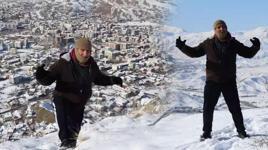 Tüm şehir ayaklarının altında! 'Yalnız Kurt' Sitare Dağı'na 10 dakikada tırmanıyor