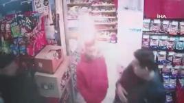 Çakmak gazıyla şaka yapan genç, arkadaşının kafasını yaktı 