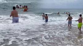 Denizde dehşet anları! 4 tatilci ölümden döndü