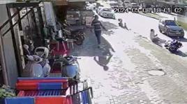 Durup yardım etmek yerine hiçbir şey olmamış gibi yoluna devam etti