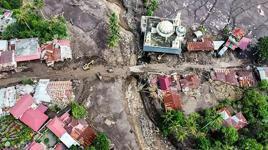  Endonezya’daki sel ve toprak kayması felaketi: En az 52 ölü 