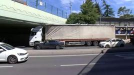  Sabıkalı üst geçitte yine kaza! Uzun kuyruklar oluştu 