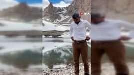 Niğdeli dağcı çift, fotoğraf çekimi için gelinlik ve damatlıkla 14 kilometre tırmandı