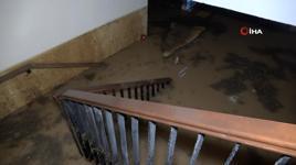 Bursa'da sağanak yağış hayatı felç etti: Evleri su bastı, yollar kapandı