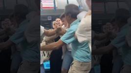 Marmaray'da kavga! O anlar cep telefonuna yansıdı
